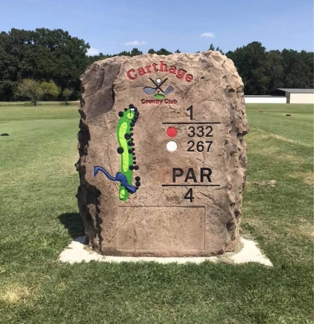 Carthage Country Club hole marker engraved and painted on a stone monument